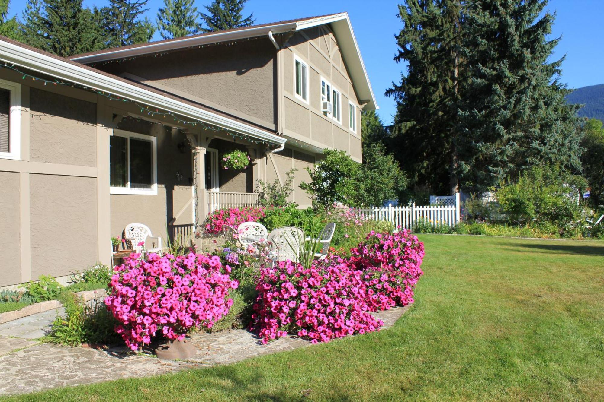Alpenrose Revelstoke Bed&Breakfast Eksteriør bilde